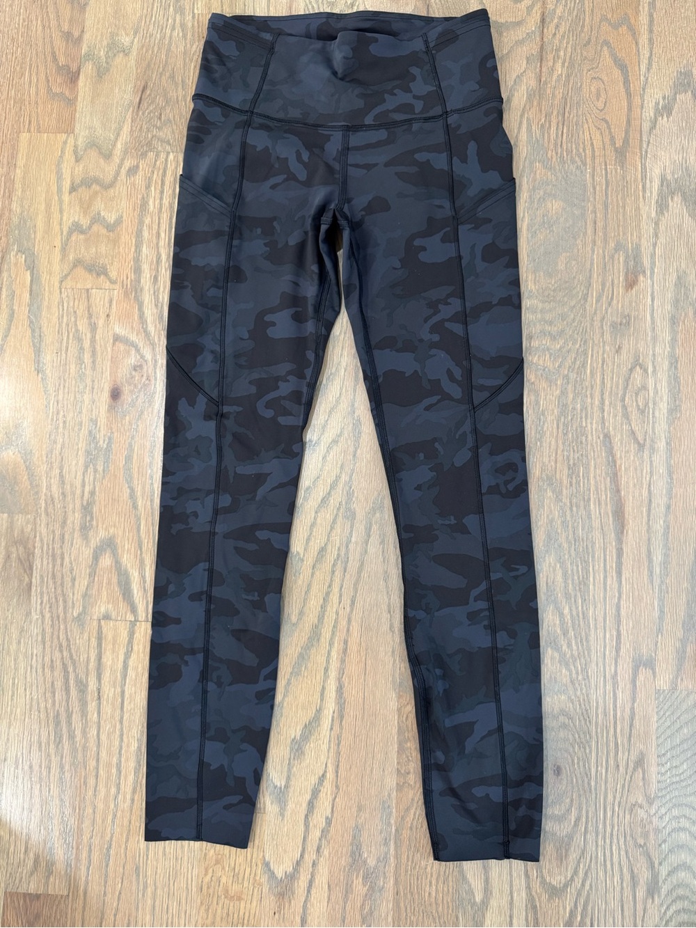 Lululemon 28” Fast&Free Camo Leggings w/ back and side pockets - size 2